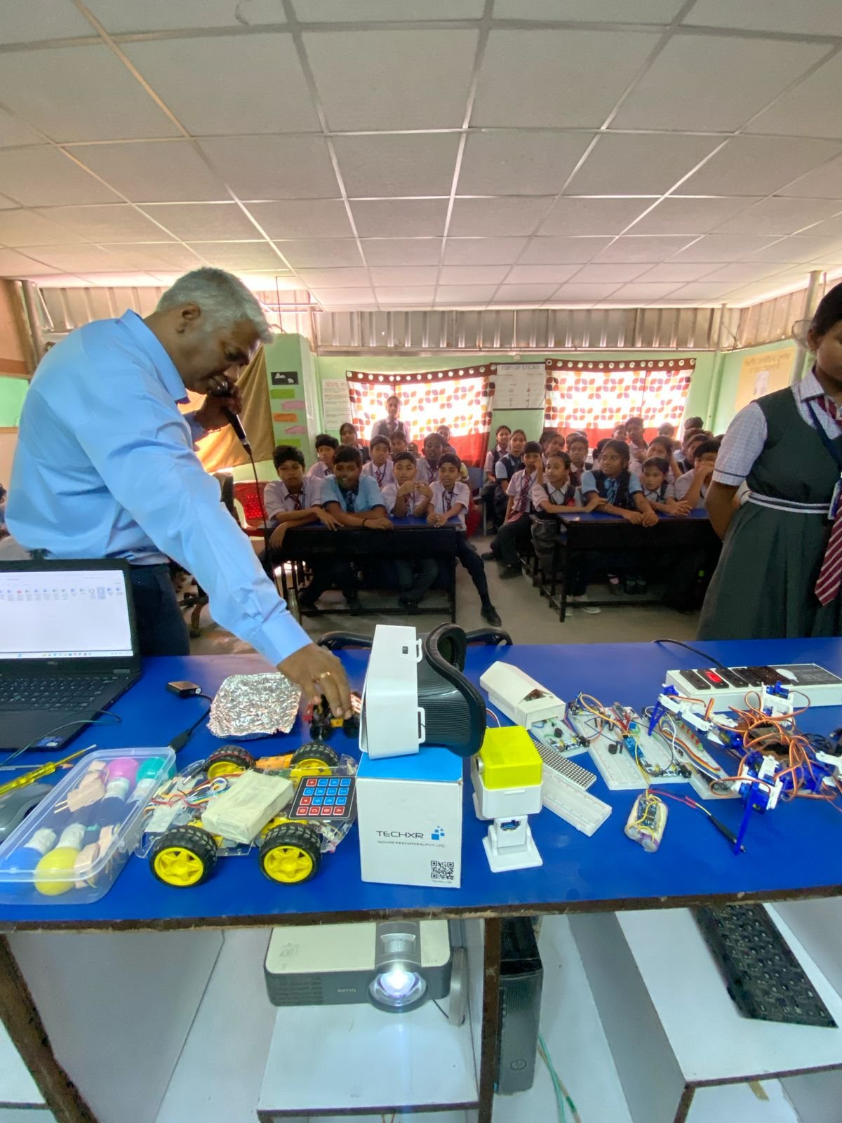 Robotics Workshop – Dream India School Uluberia